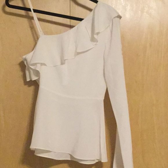 Chelsea And Walker Alina One-Shoulder Silk Top - Picture 7 of 10